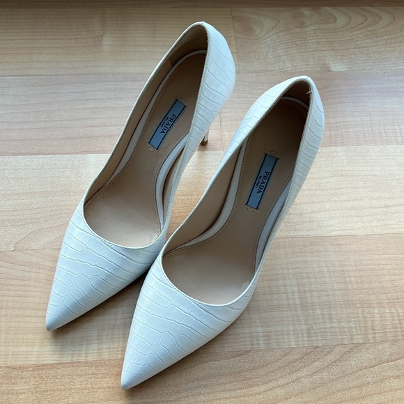 New (NWOB) PRADA Croc-effect Embossed Leather Pumps in White Size 39 - Picture 2 of 12